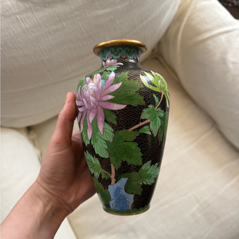 Vintage Cloisonné Floral Vase with Pink Chrysanthemum and Green Leaves - Picture 4 of 7